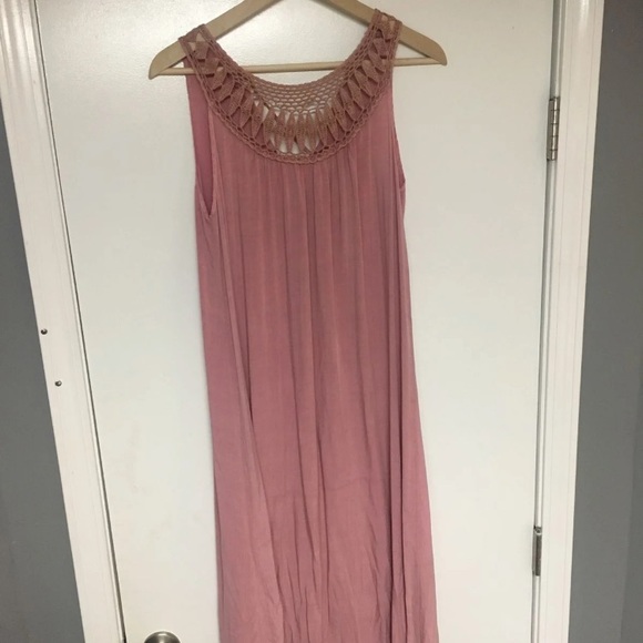 Easel Dress - Picture 2 of 8